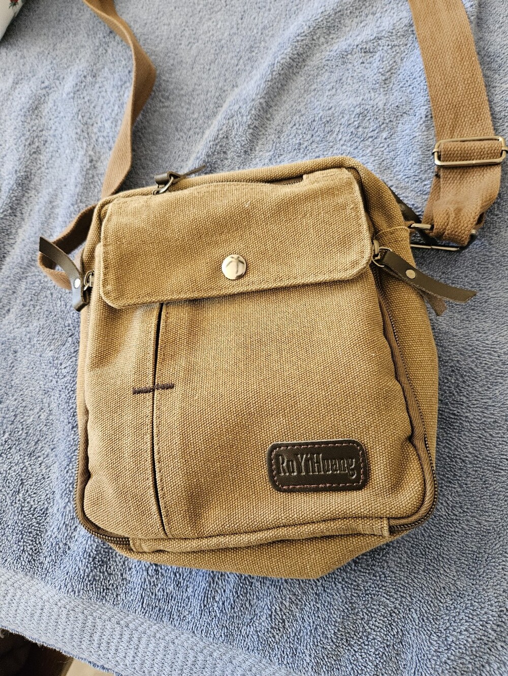 RuYiHuang Canvas Crossbody Bag in Tan